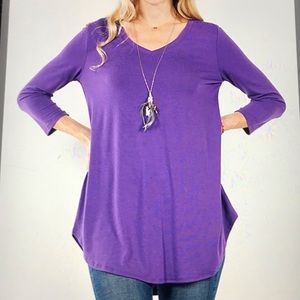 Purple V-Neck 3/4 Sleeve Curved-Hem Tunic/Size L/Zenana
